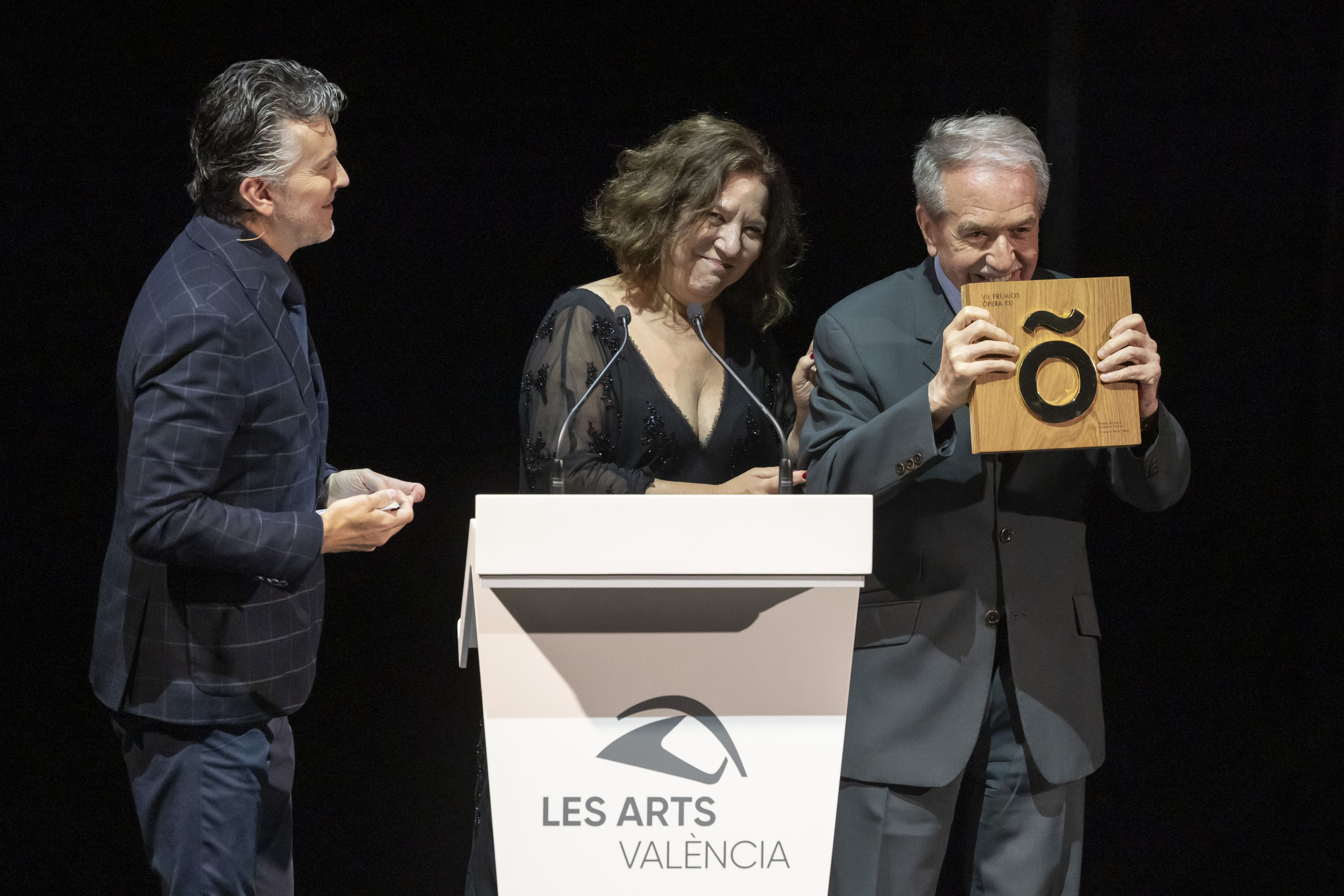 El Sr. Miquel Lerín, recollint el Premi Honorífic a la Gala VII Premis Ópera XXI ©artsfotografia
